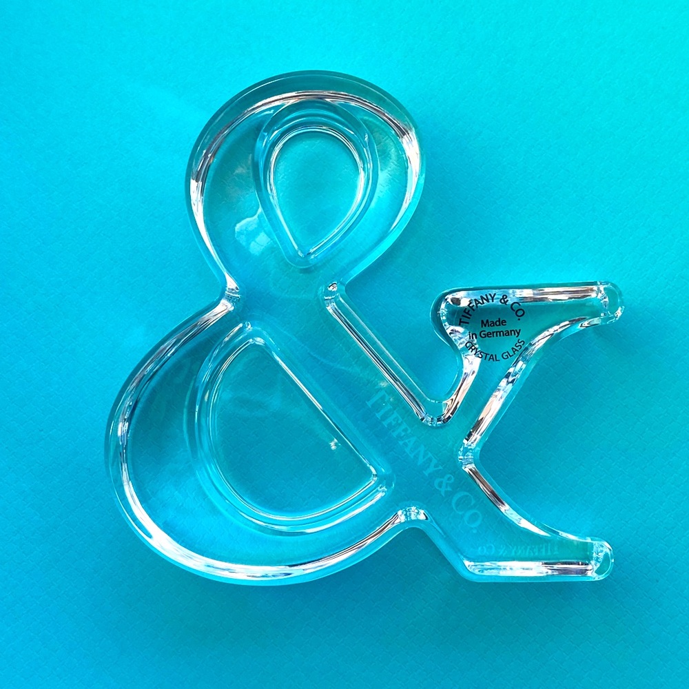 Ampersand‎ paper weight